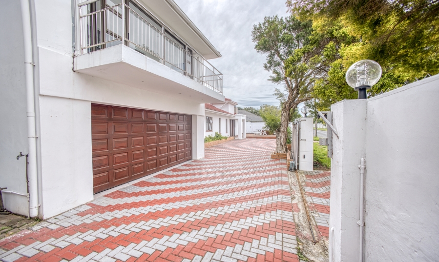 4 Bedroom Property for Sale in Beacon Bay Eastern Cape